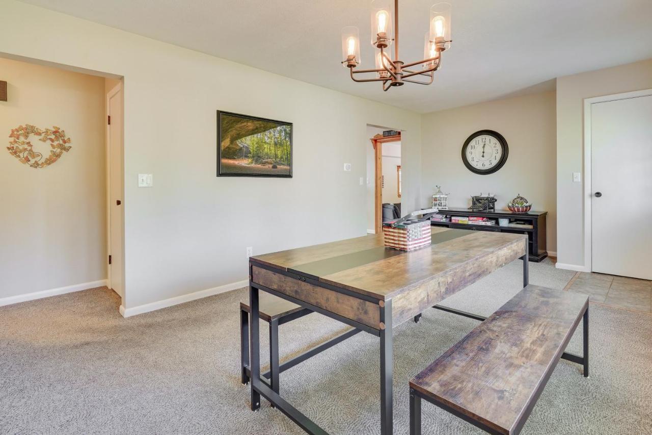 Villa Hocking Hills Hideaway With Hot Tub And Fire Pit! à Logan Extérieur photo
