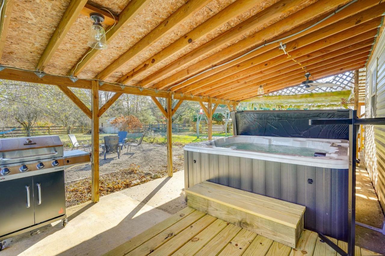Villa Hocking Hills Hideaway With Hot Tub And Fire Pit! à Logan Extérieur photo
